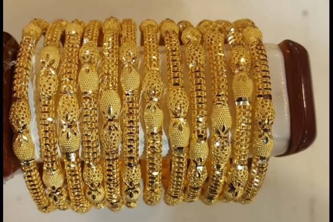 هبوط حاد للدولار وغرام الذهب ينخفض 700 ليرة اليوم 