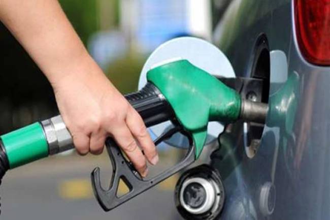 وزارة النفط : تحديد كمية من البنزين بسعر مدعوم للسيارات قيد الدراسة بمجلس الوزراء 