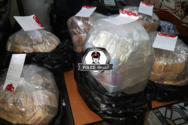 بالصور :القبض على شخص يقوم بتشغيل اولاده الثمانية بالتسول بدمشق ومصادرة  أكثر من /50/ مليون ليرة في منزله