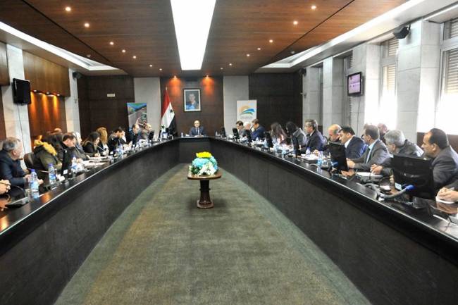 رئيس الحكومة يدير اول اجتماع أسبوعي مع المستثمرين لحل مشكلاتهم 