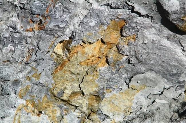 مؤسسة الجيولوجيا تنفي ظهور عروق الذهب قرب دمشق وتشير لتواجد ذهب كاذب بهذه المنطقة 