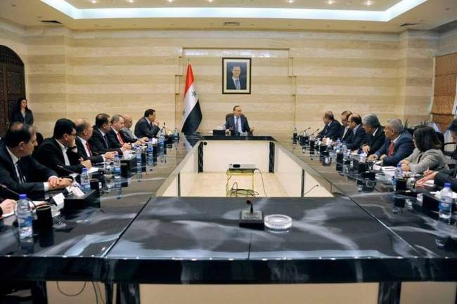 الحكومة تحصر تمويل المستوردات بمدخلات الإنتاج وتناقش سبل دعم الليرة وتفعيل الإقراض المصرفي