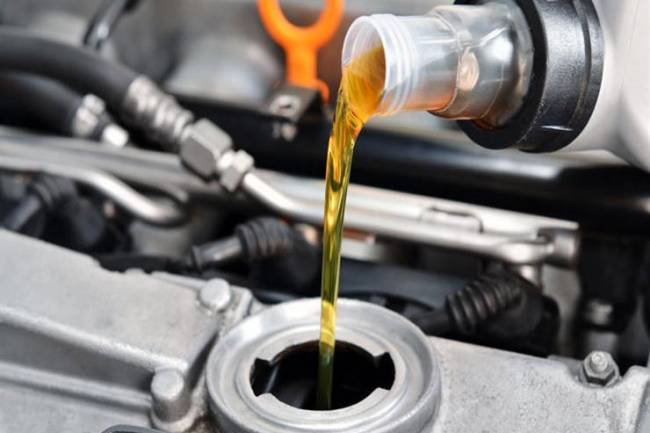 قرار حكومي بإضافة رسم بقيمة 500 ليرة على كل كيلو زيت سيارات مستورد