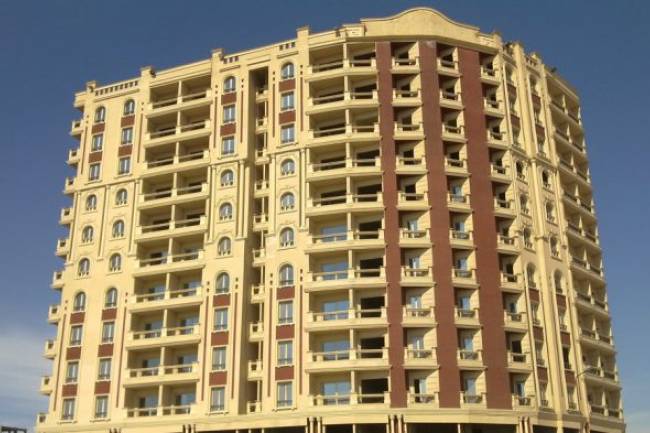 مغترب سوري يشيد معملين لإنتاج مواد للبناء السريع .. تشييد بناء 50 طابق خلال 150 يوم