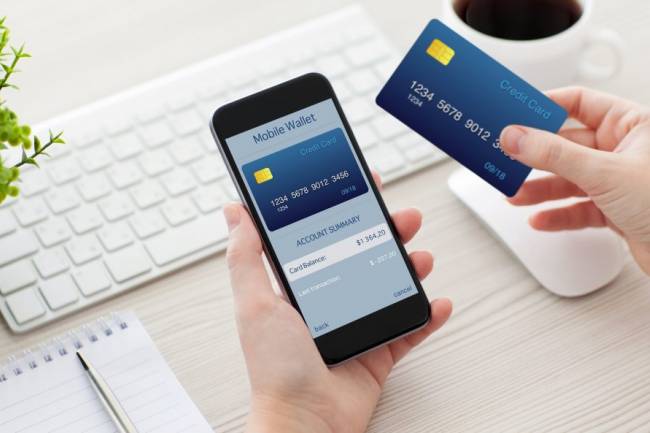 أولها فواتير الاتصالات ومعاملات مديرية النقل .. قريباً الدفع الالكتروني يبدأ لأصحاب الحسابات في 4 مصارف 