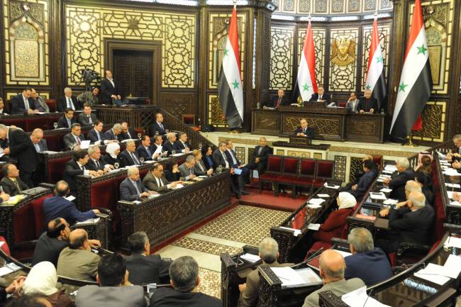 خميس : خطوات حكومية اسعافية واستراتيجية لمعالجة ارتفاع الاسعار ومحدودية دخل المواطن 