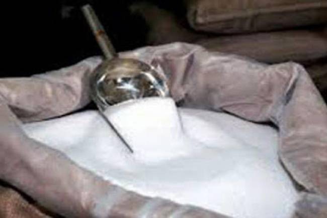 بدء التوزيع السبت المقبل .. التجارة الداخلية تحدد سعر السكر والرز وفق البطاقة الذكية 