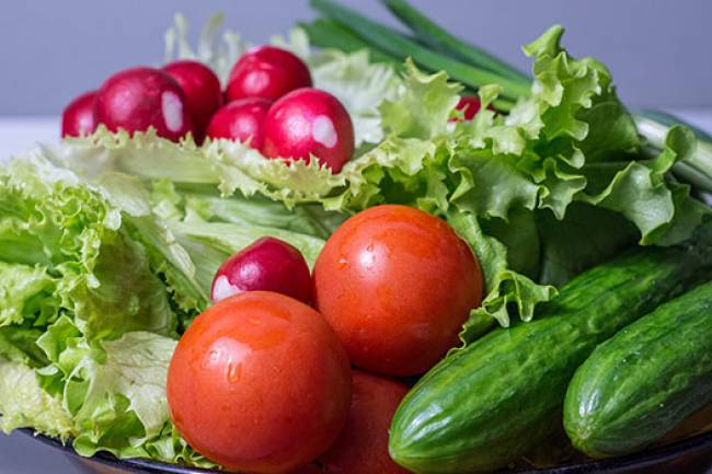 الخيار بسعر الموز المستورد.. أسعار الخضار ترتفع وغرف الزراعة تبرر