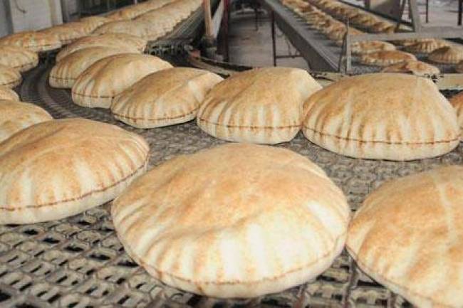 السورية للمخابز تبدأ توزيع الخبز بدمشق عبر الأكشاك وسيارات جوالة 