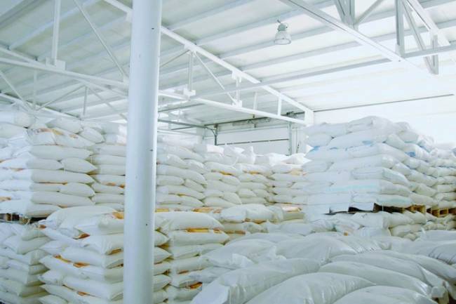 الاقتصاد تسمح باستيراد الطحين لكافة المستوردين 