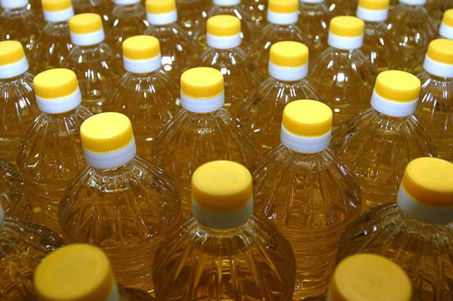 التموين: زيت دوار الشمس المقنن سيتوفر خلال أسبوعين في الصالات 