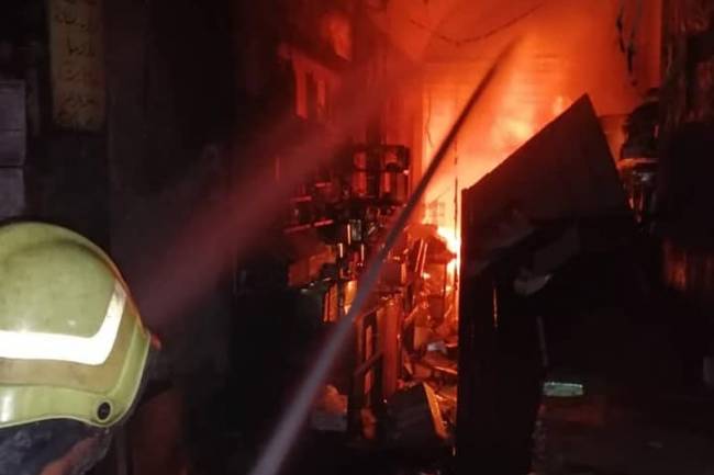 حريق ضخم في منطقة البزورية بدمشق ليل أمس