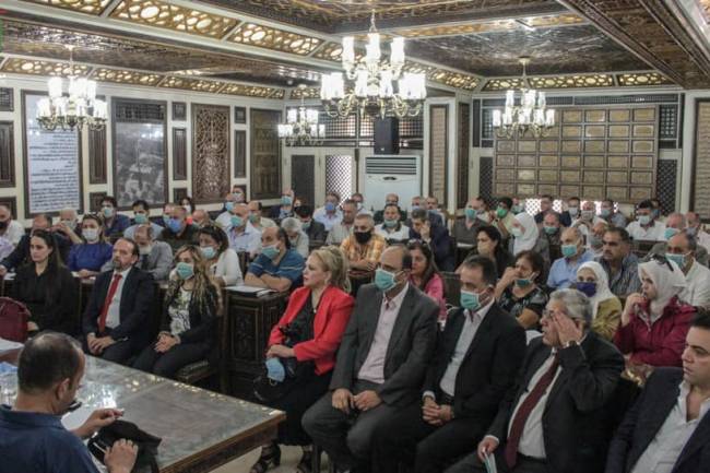 اللجنة الاقتصادية بمحافظة دمشق توصي بالسماح باستيراد الفروج المجمد واعادة تعهد قطع التصدير 