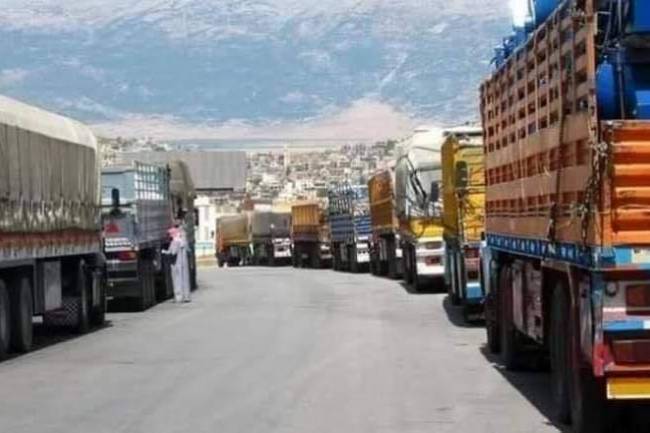 تراجع حركة الشاحنات السورية التي تعبر الحدود مع الأردن إلى 10 يومياً 