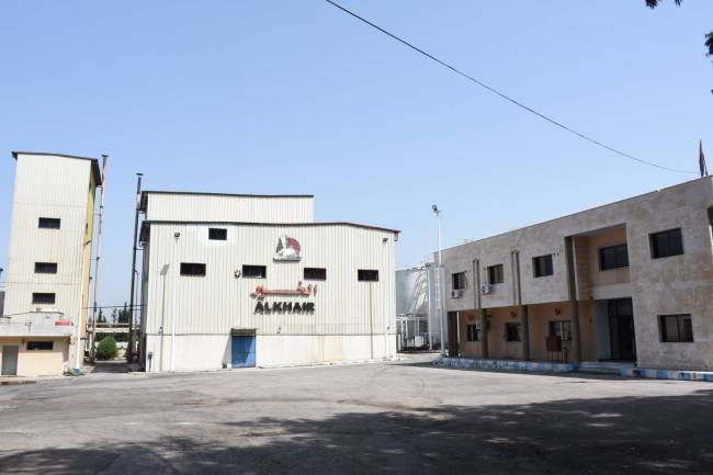 شركتين صناعيتين للزيوت تستعدان للعمل عبر الكهرباء المولدة من الطاقة الشمسية 