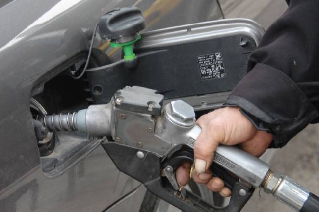 مسؤول في «محروقات» : تحسُّن في زمن استلام رسالة البنزين حتى 12 يوماً