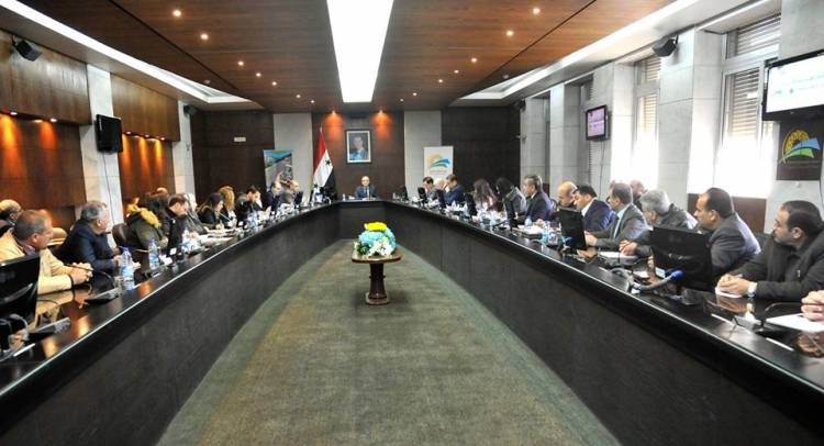 رئيس الحكومة يدير اول اجتماع أسبوعي مع المستثمرين لحل مشكلاتهم 