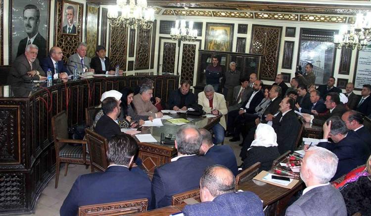 وقف توزيع مازوت التدفئة  والآلية الجديدة لتوزيع الغاز تطغى على الجلسة الأخيرة لمجلس محافظة دمشق 