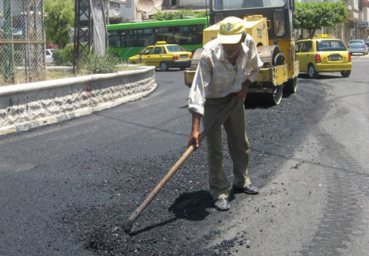 محافظة دمشق تكشف خطتها لتزفيت الشوارع المتضررة بدءاً من الغد 