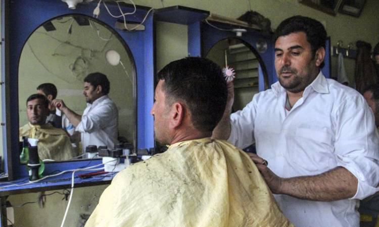 حلاقون يطالبون برفع التسعيرة مع ارتفاع تكاليفهم نتيجة سعر الدولار