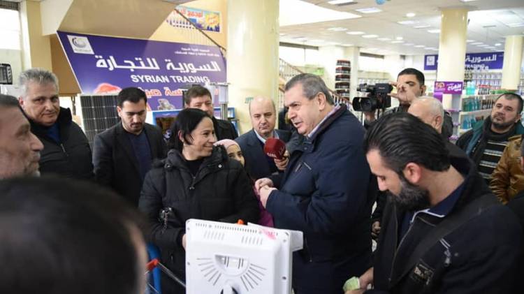 السورية للتجارة : إضافة الزيوت والسمون على البطاقة الذكية قريباً وبيعها بأقل من السوق بـ50%