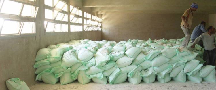 اتحاد الفلاحين يعترض … الحكومة «تدعم» قطاع الزراعة برفع أسعار أسمدة أساسية  حتى 100 بالمئة!