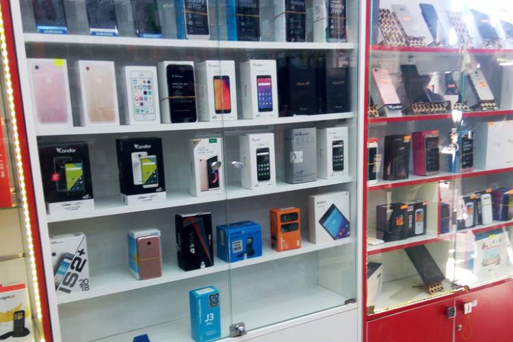 زيادة في الرسوم الجمركية على الموبايلات مع توقعات بعودة السماح باستيرادها 